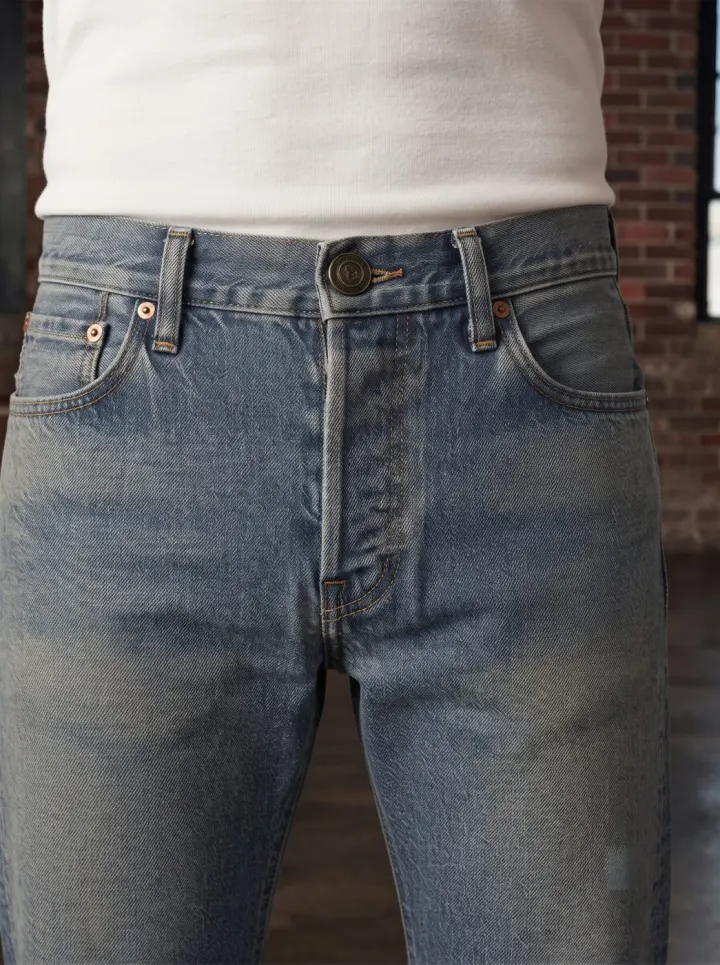 Bemount Bemount Stonewash Vintage Regular Jeans in Stonewash Blue, closeup view